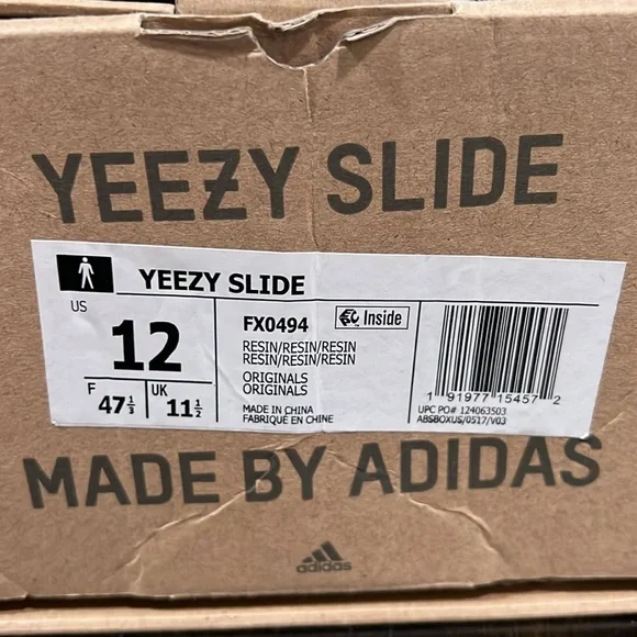 Yeezy Slides - Picture 2 of 5